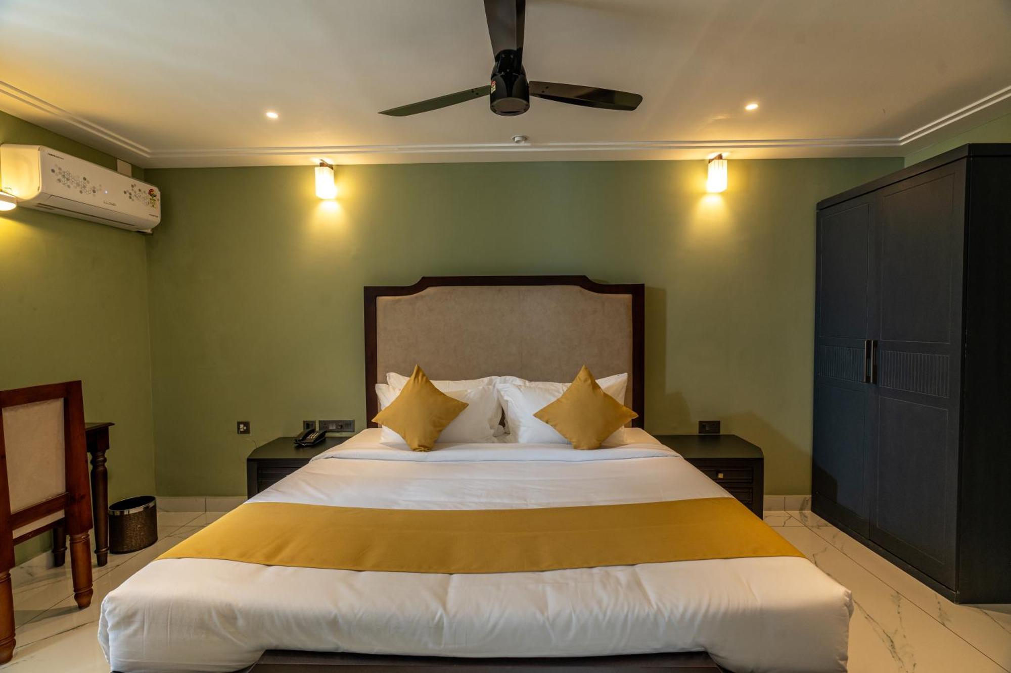 Hotel Court 11 By Dimora Kochi Esterno foto